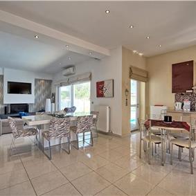 3 bedroom seaside villa with pool, Acharavi, sleeps 5